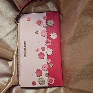 Mk Jet Set Travel Zip Clutch